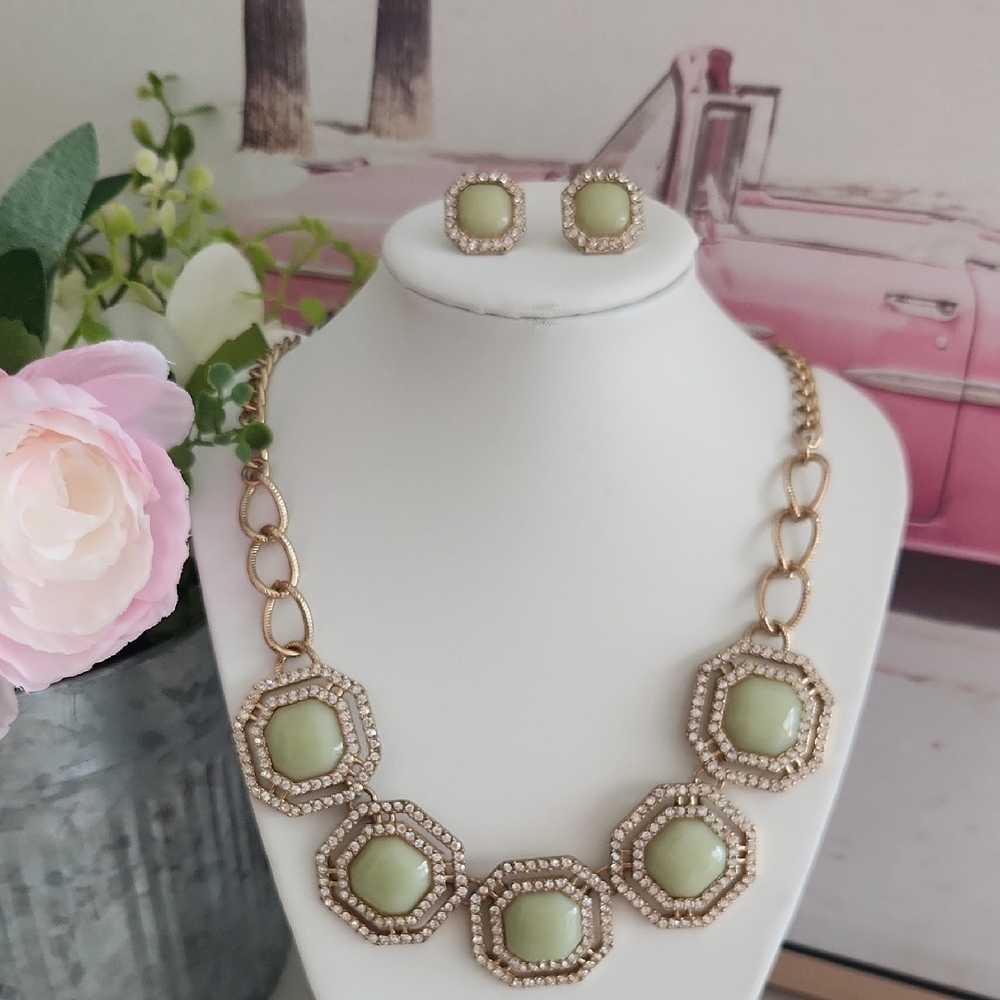Elegant Gold and Green Jewelry Set